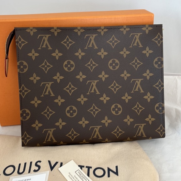 Louis Vuitton Monogram Toiletry 26 - Picture 3 of 11